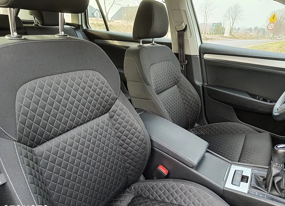 Skoda Superb cena 87700 przebieg: 121000, rok produkcji 2019 z Toruń małe 781